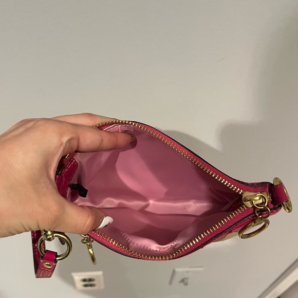 NWOT COACH POPPY wristlet - Picture 5 of 5